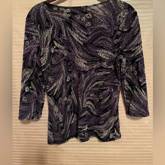 DRESS BARN~ PURPLE ABSTRACT BLOUSE~SM - Picture 4 of 7
